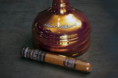 b2ap3_thumbnail_sam-adams-utopias-cigar-xl.jpg