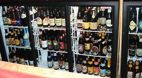 Algumas das cervejas disponíveis no bar